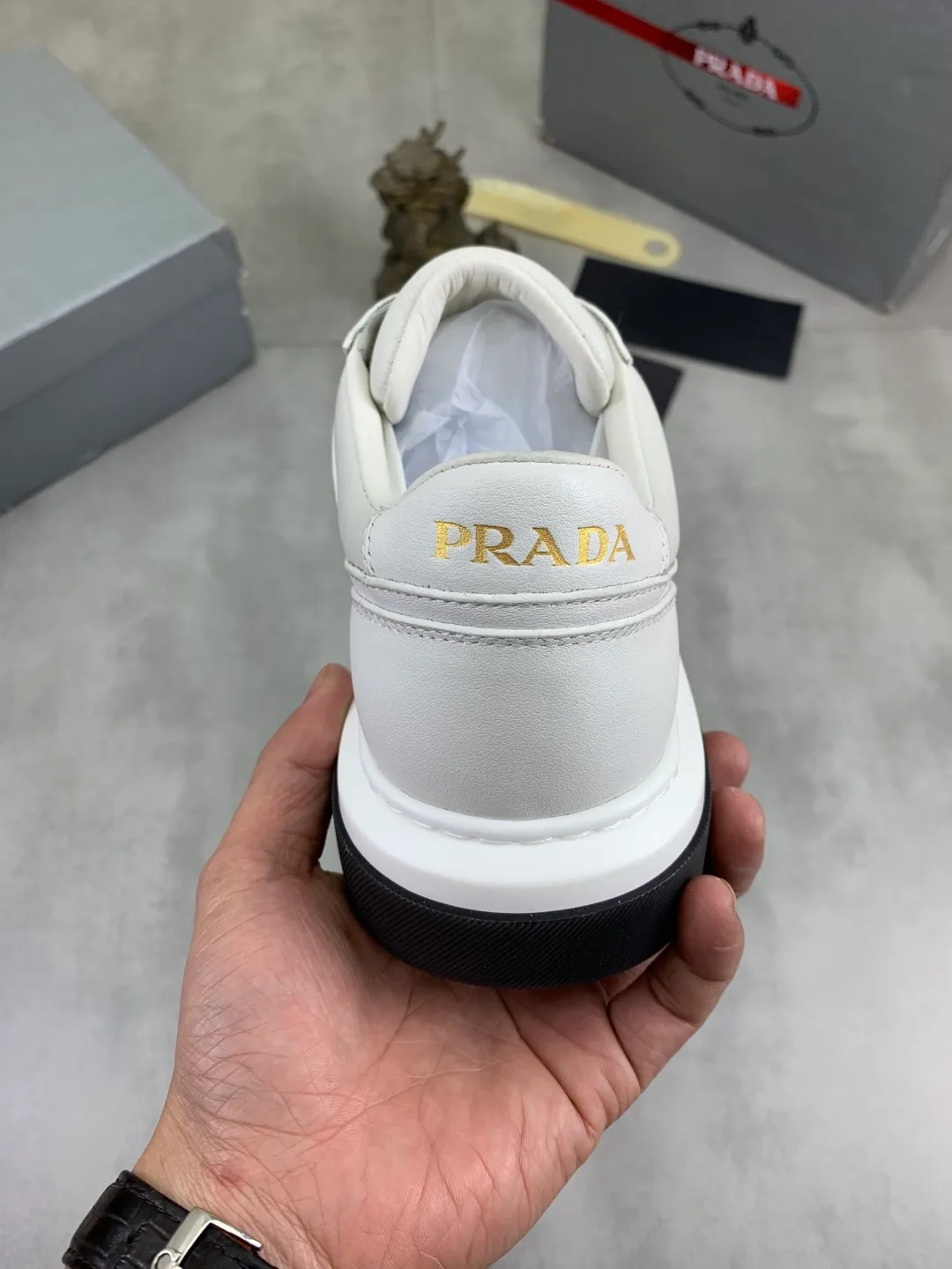 Men's shoes P560 💰 [New style] popular models are on the official website, 🆘 The trendy brand (Prada) mainly promotes popular models, avant-garde and versatile fashionable men's shoes private version mold opening, cowhide surface splicing 1:1.. Fashionable and simple, original imported cowhide lining cowhide feet; the atmosphere and personality are more fashionable, eye-catching and pursuing class. It will subvert the old ideas and be a must-have for fashionistas who want to spend time with you! Must keep it! Tall and comfortable, large and low, high-end quality workmanship. Code number: 38-44 (45 customized) black and white optional.